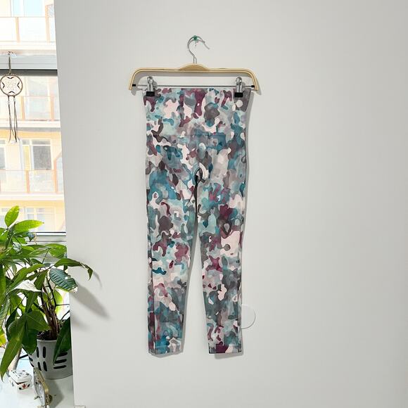 Spanx Look At Me Now Pink & Purple Watercolor Camo Leggings Size Medium - Picture 1 of 5